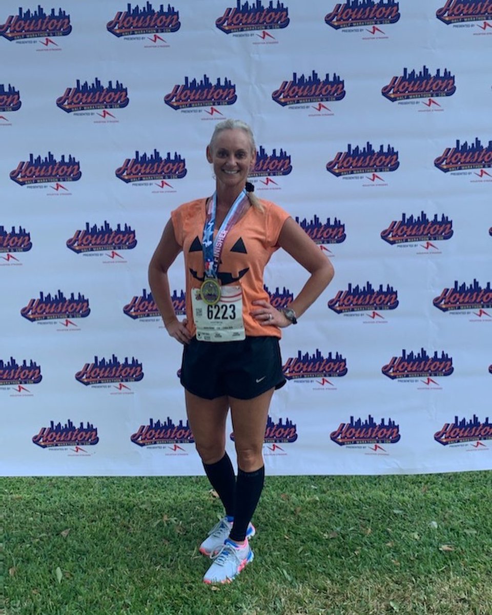 CoachWachel's tweet photo. I love this race every year!! πββοΈπ The race was canceled in 2020 but it was back bigger than ever and the running community was out celebrating itβs return!! π #runaddiction #foreverarunner #unstoppable #runhou #houston10k #houstonhalfand10k @houhalf https://t.co/Xvyw9YLYUx