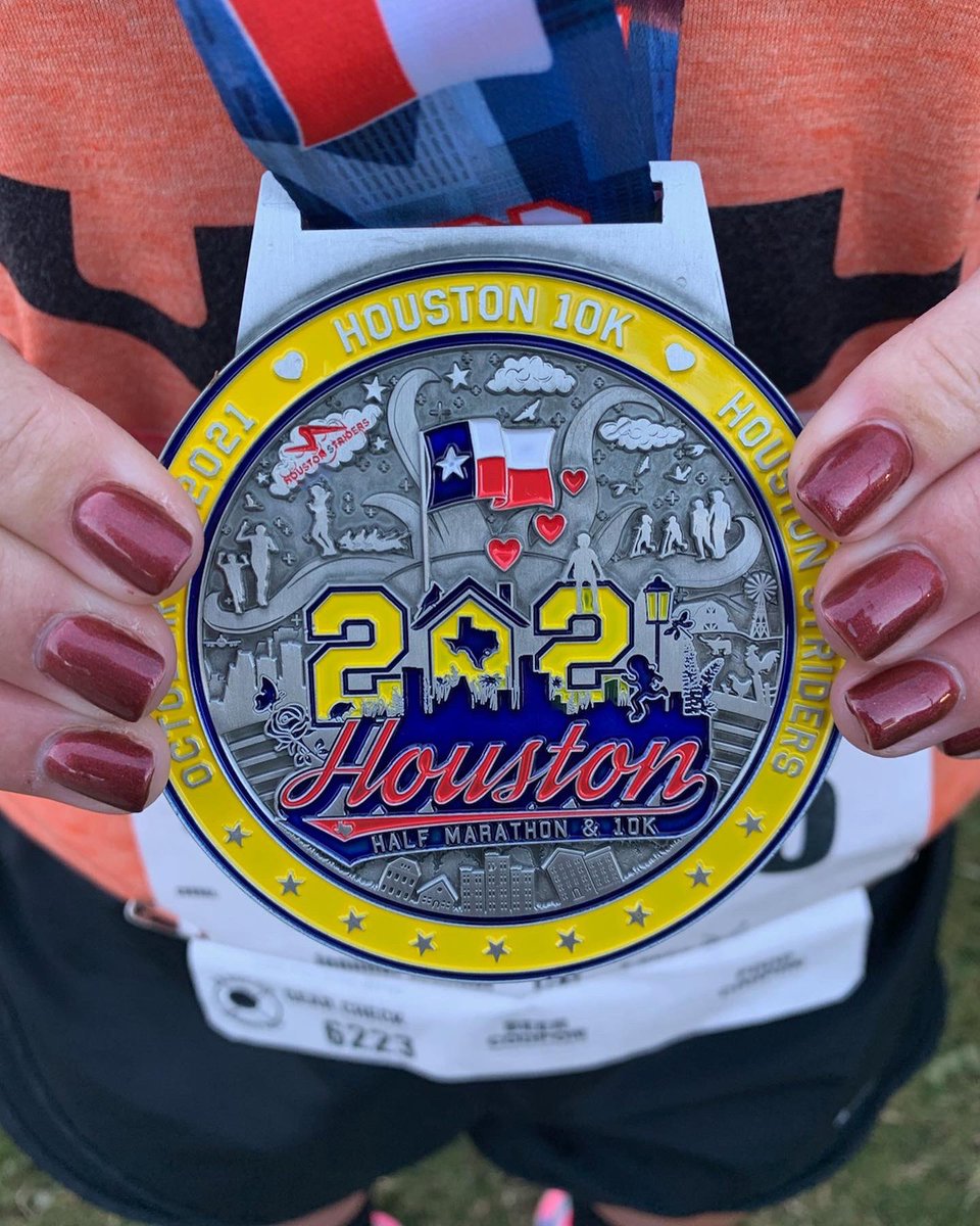 CoachWachel's tweet photo. I love this race every year!! πββοΈπ The race was canceled in 2020 but it was back bigger than ever and the running community was out celebrating itβs return!! π #runaddiction #foreverarunner #unstoppable #runhou #houston10k #houstonhalfand10k @houhalf https://t.co/Xvyw9YLYUx