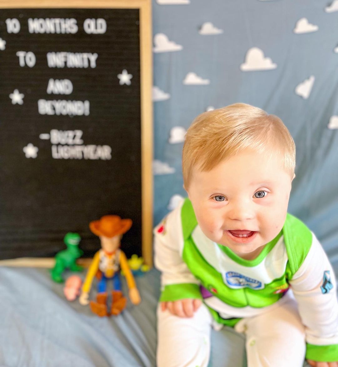 Pixar's tweet photo. Knock-knock! Who's there? BOO! 👻 
Wishing all the little (and big!) monsters out there a Happy Halloween! 
(📸: sparklesandbloom, arthurcoletaylor on Instagram) https://t.co/Joe8onPw2s