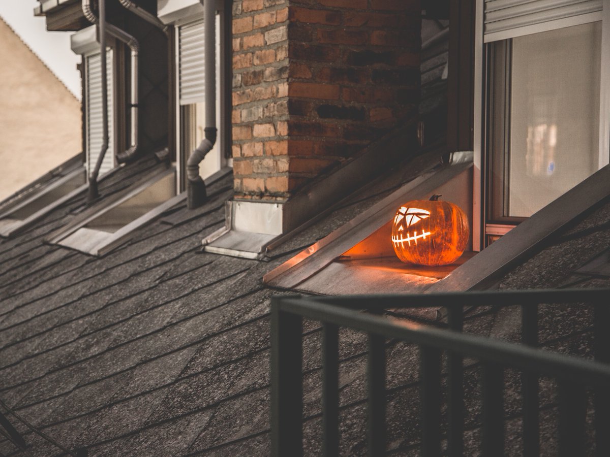 We're wishing everyone a very spooky and safe Halloween!
.
#BurlingtonNC #EdenNC #GibsonvilleNC #GrahamNC #MebaneNC #ReidsvilleNC #Roof #Roofing #NCRoofing