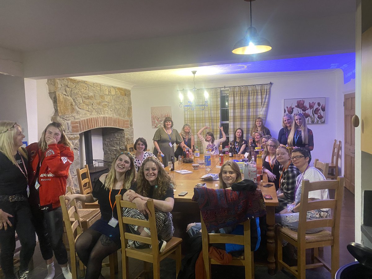 VickiSampson18's tweet photo. Best hen weekend ever! #henfest https://t.co/DPOE9Xz0DG