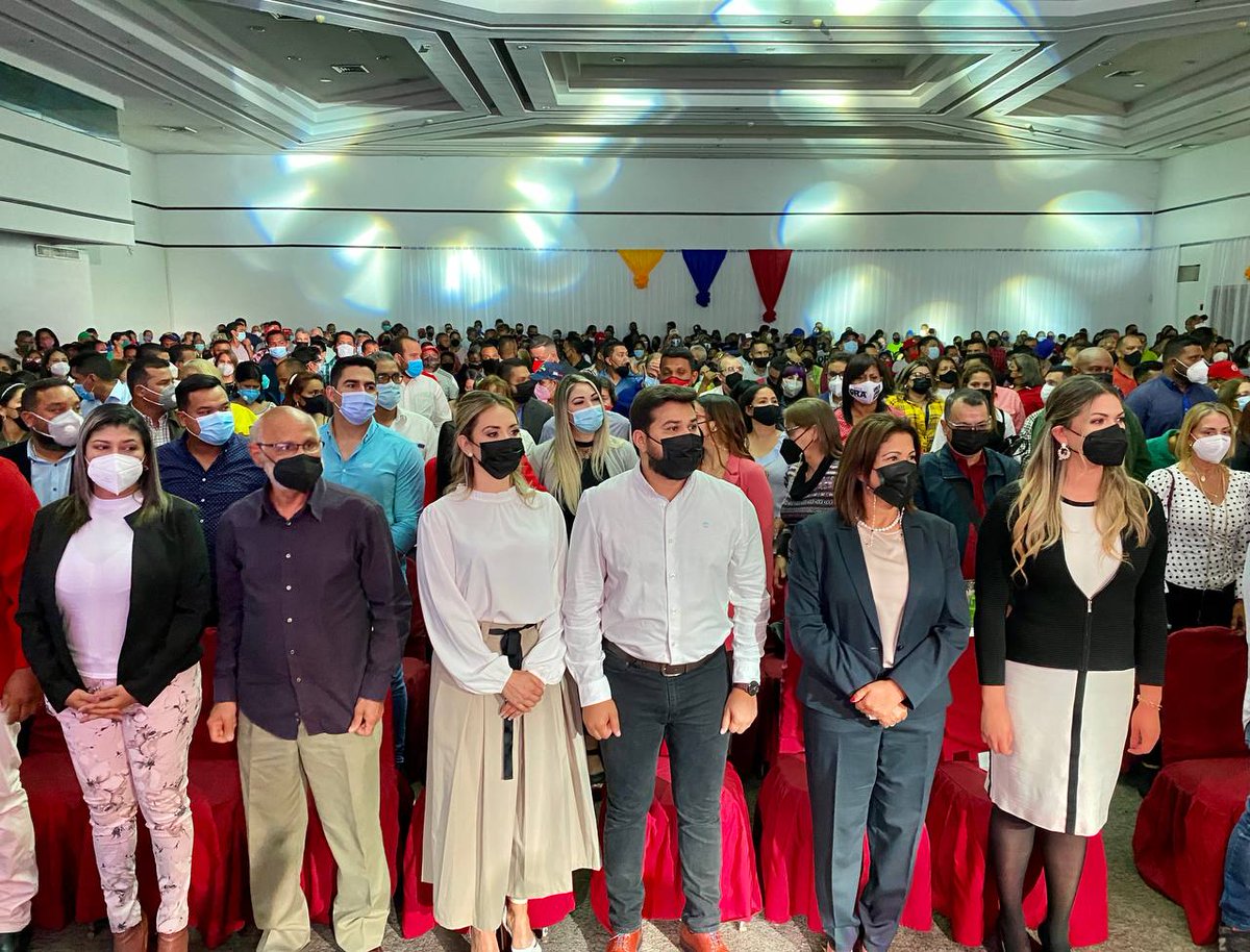 Acompañar a nuestro candidato a la gobernación en su presentación del Plan de Desarrollo de Monagas, es un honor como ciudadana.

#Maturín #venezuelatieneconqué
#Monagas