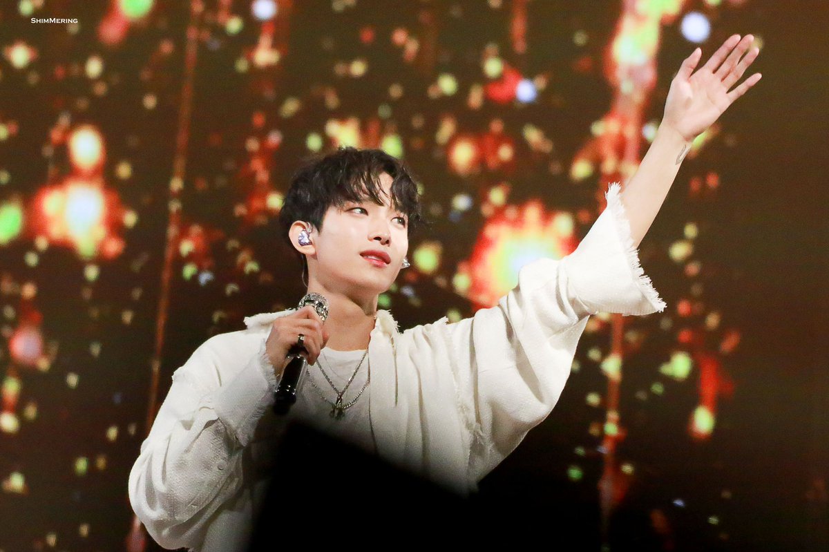 dkging_'s tweet image. 순간을 모아 영원을 이루어야겠다고