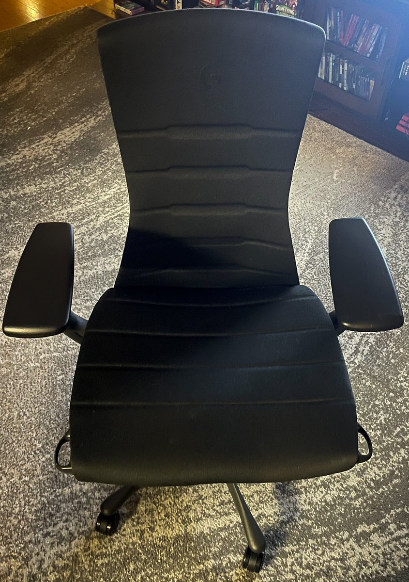 DeejayKnight's tweet photo. My @LogitechG Embody chair has been in the living room for weeks.
It’s a gaming chair, but my back pain didn’t care. Couldn’t stand up easily from any other seat.
Thanks, Logi. It’s glorious.
Grab yours here: https://t.co/4OLgY5zOBf
#SponsoredByLogitechG https://t.co/dzolEL18Nw