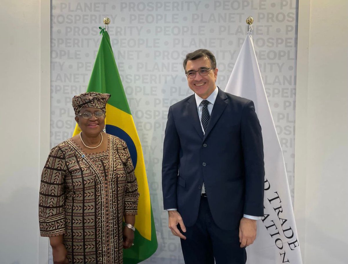 O Ministro Carlos França reuniu-se com a Diretora-Geral da Organização Mundial do Comércio (#OMC), Dra. Ngozi Okonjo-Iweala, à margem da Cúpula do <a href="/G20/">G20</a>. Trataram da preparação da 12ª Conferência Ministerial da Organização (MC12), que ocorrerá de 30/11 a 3/12. <a href="/NOIweala/">Ngozi Okonjo-Iweala</a> <a href="/WTO/">WTO</a>