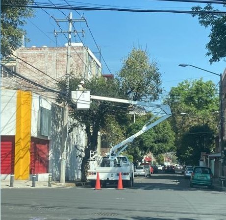 alexpalo's tweet photo. @GobCDMX @CFEmx 
Que procede si por fallas en el servicio de electricidad me funden mis aparatos eléctricos? Pantallas, refrigerador. Quien me los repone, el gobierno de la CDMX o CFE. 
Zempoala y Luis Braile. https://t.co/wCNLLZsQFG