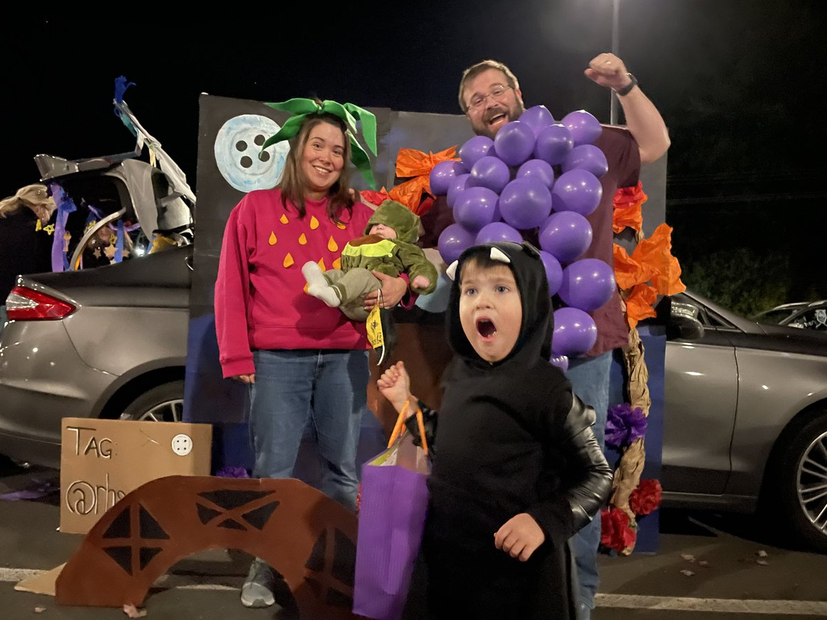 RedmondKC's tweet photo. We asked our son Lucas what he wanted to be for Halloween, and inspired by @OfficialBlueyTV he said he wanted to be a fruit bat, and we had to be his fruit. We *had* to oblige. His excitement was palpable. https://t.co/Df6nlqu8Ih