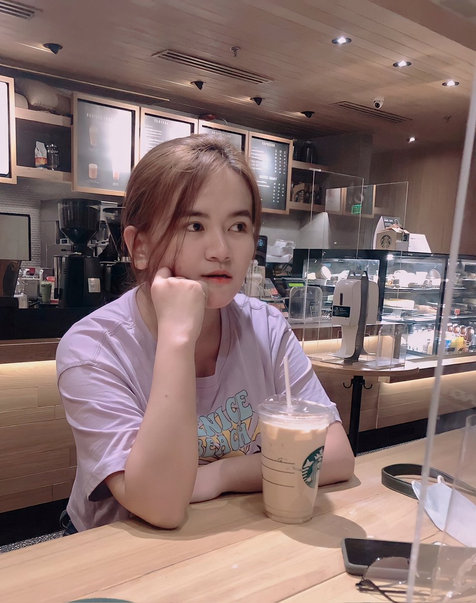 shobewtmk's tweet photo. Cafe with you 🤍

[ #blsd #blselcaday #blselfie #winmetawin ] https://t.co/ZVIvFUzLsQ