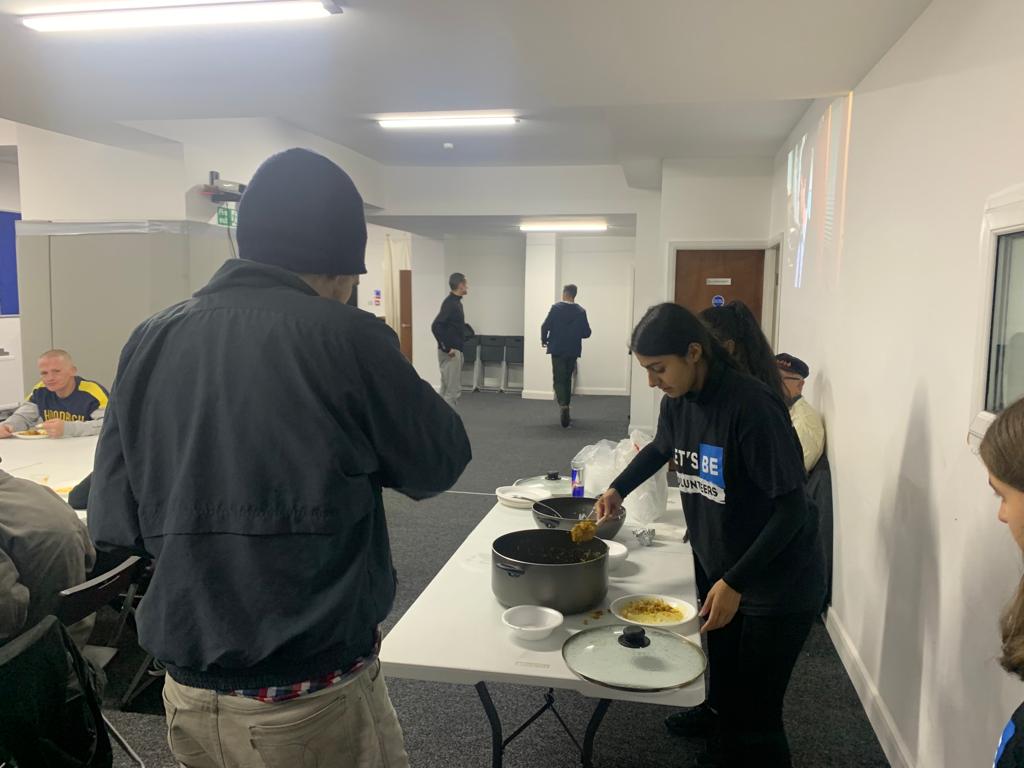LetsBe_F's tweet photo. SUNDAY CURRY KITCHEN: Some of our junior volunteers joined us today to help out at our Curry Kitchen - supporting the homeless and people in need. Our senior volunteers did a great job training the new recruits.
#supportingpeopleinneed
#homelessness
#youthsocialaction https://t.co/H9t5MzpGEe