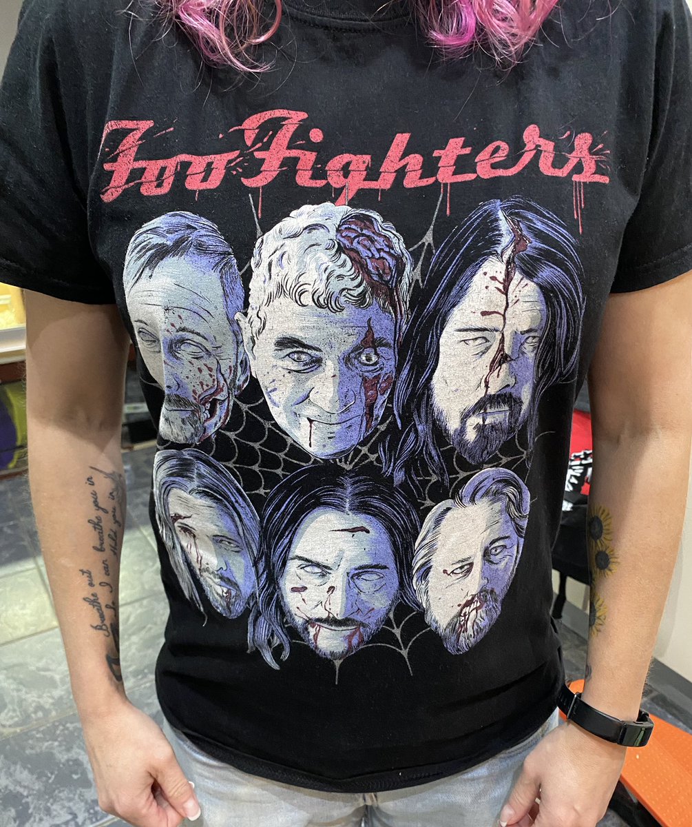 AutyWarriorMum's tweet photo. There’s only one t shirt fitting for tonight!! #BooFighters #halloween2021 #CBeebiesBedtimeStory #DaveGrowl #TheStoryteller @foofighters @CBeebiesHQ @FooFightersUK 🤘🏻👻🎃👹💀 https://t.co/ZtT1tEXtzC