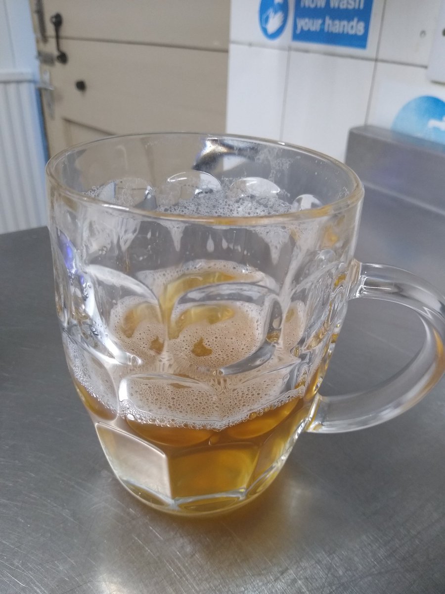 ThePubToo's tweet photo. End of a long Sunday service @ThePloughChelt & a very welcome & Fantastic pint of @GoffsBrewery White Knight 🍻 Get it while you can #straightfromthecask @caskmarque #properpub #properpint #properglass https://t.co/j77SfwUOFJ