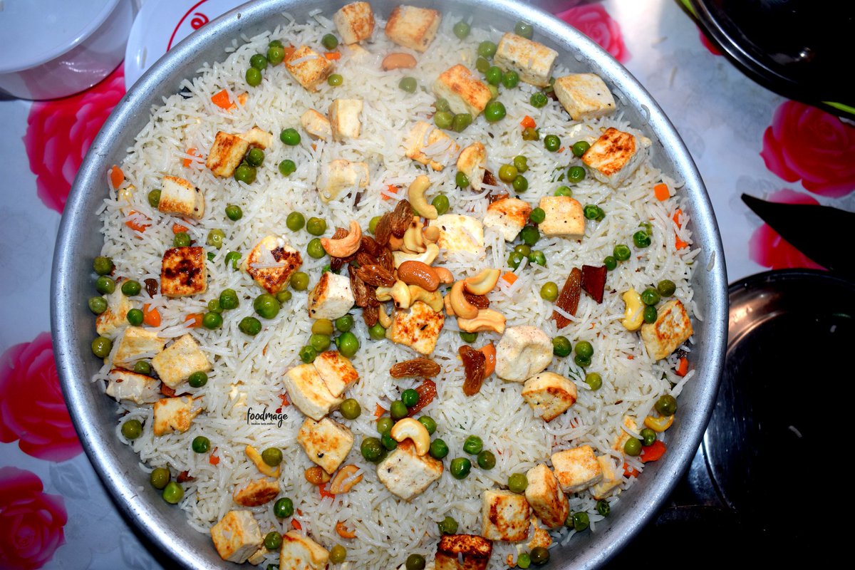 foodmage2020's tweet photo. 𝐏𝐞𝐚𝐬 𝐏𝐚𝐧𝐞𝐞𝐫 𝐏𝐮𝐥𝐚𝐨 💚🤤
#Foodmage ✌ #PeasPaneerPulao 🍚❣ https://t.co/6Y4m5bpbeu