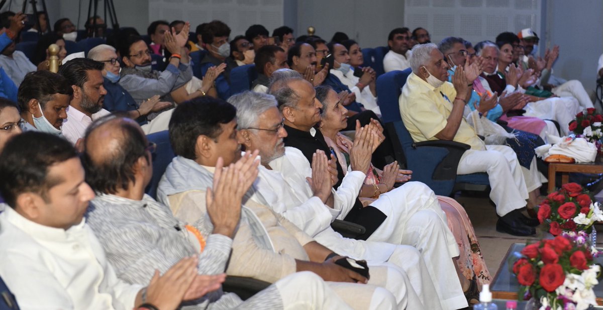 श्रीमती इंदिरा गांधी जी के बलिदान दिवस एवं सरदार वल्लभभाई पटेल जी की जयन्ती पर भारत सेवा संस्थान, जयपुर द्वारा महावीर स्कूल ऑडिटोरियम में आयोजित 'राष्ट्रीय एकता एवं संकल्प दिवस' कवि सम्मेलन में उपस्थित रहे।