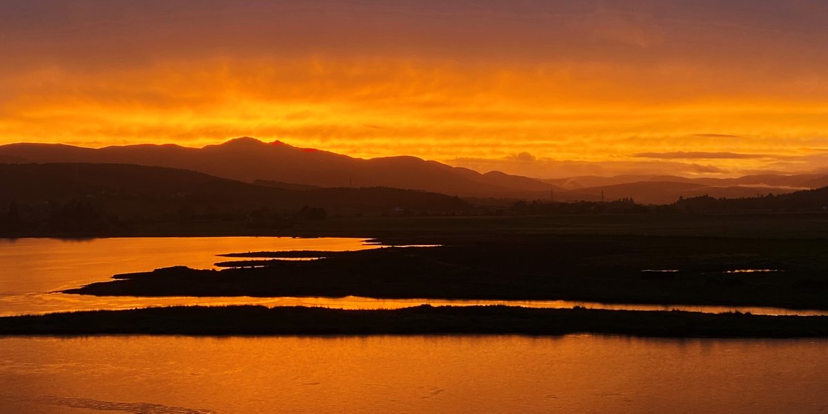D_Houston's tweet photo. @LivingTLOL @VisitScotland @welcomescotland @BeingScots @keswickbootco @wildscotland @ScottishField @TGOMagazine @WalksBritain @steamingboots @nature_scot Nothing like it Julie. This a couple of evenings ago.. #ViewFromMyLoo https://t.co/u7obuYscfM