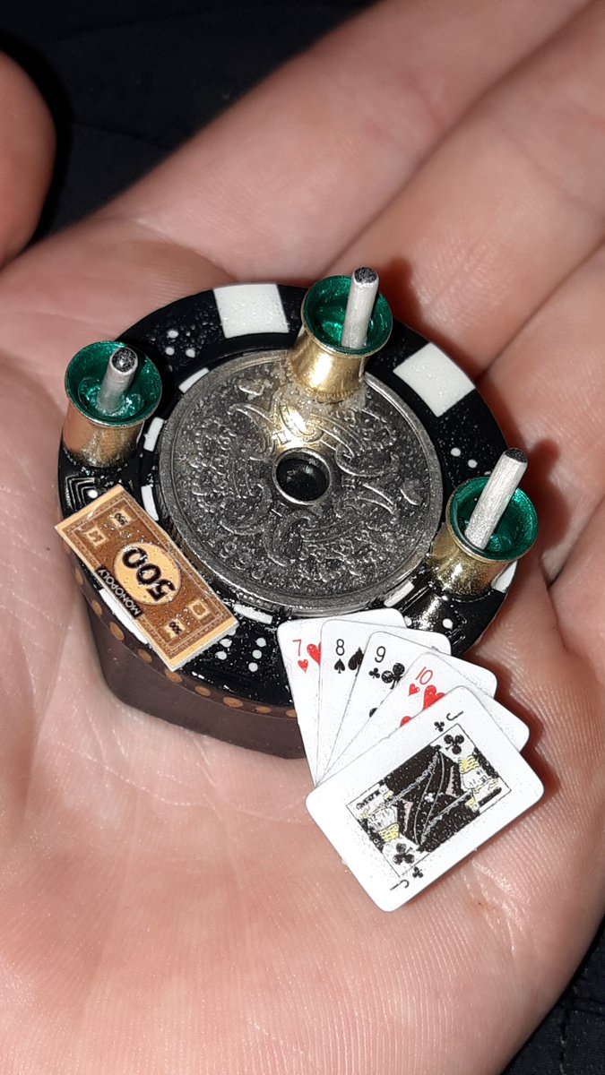 AndMiniature's tweet photo. I built another poker table :) 💚 https://t.co/TJt9roEJIx
