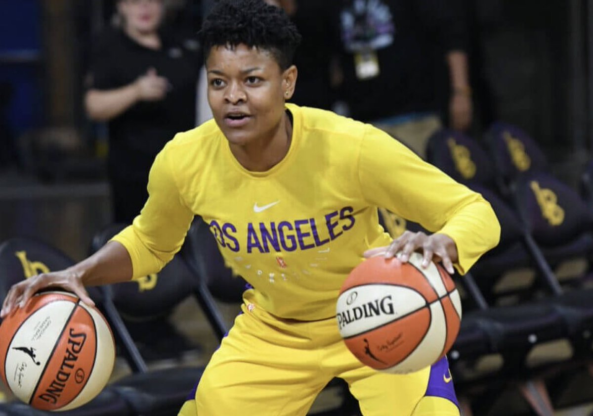 ThompsonScribe's tweet photo. #SundayRandomness Why Alana Beard is perfect for the task of bringing the WNBA to Oakland
https://t.co/euJVJOjZLx https://t.co/rqvziUandq
