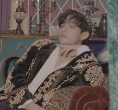 HERAG1006's tweet image. KIM TAEHYUNG 

2022 Seasons Greeting 

#FateReader 
#V
#TAEHYUNG