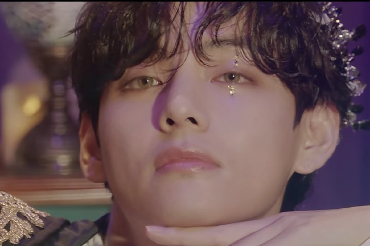 HERAG1006's tweet image. KIM TAEHYUNG 

2022 Seasons Greeting 

#FateReader 
#V
#TAEHYUNG