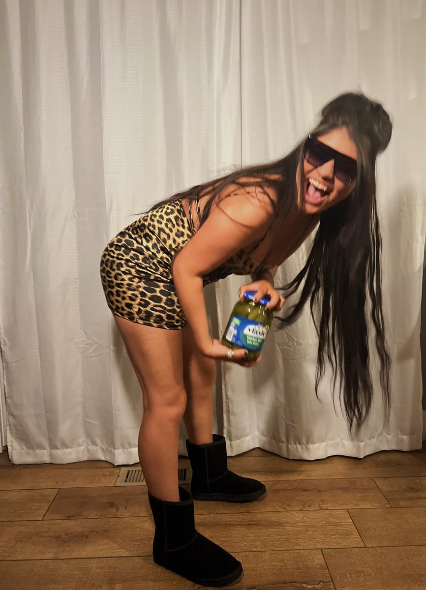 ashia_coleman3's tweet photo. I’M GOING TO JERSEY SHORE BITCH
@snooki @JerseyShore https://t.co/VD8JeXPyga