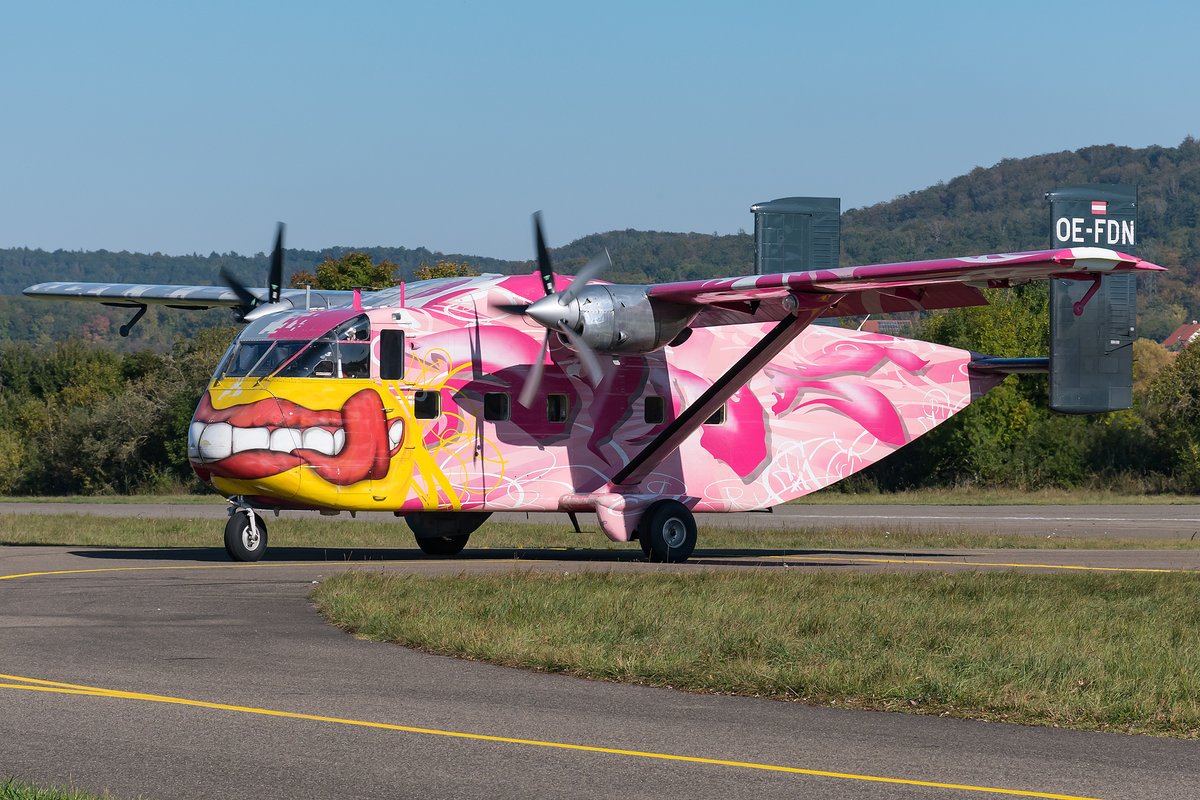 spotterguidenet's tweet photo. Pink Aviation Skyvan at Rothenburg EDFR
#pinkaviation #skyvan #shortskyvan #skydiving #planespotter #edfr #spotterguide

Picture taken by Julian Mittnacht, October 2021 https://t.co/fNF73SiGCZ
