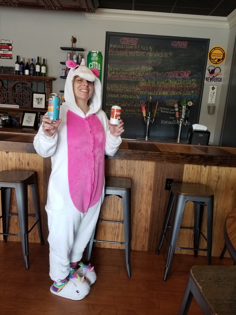 BarkingGooseBar's tweet photo. Trick or treat! We have beer! Come get the pumpkin and Oktoberfest before they are gone!!! Unicorns are here until 7pm! #barkinggoose #bookbar #newburgh #hudsonvalley #eatsipandread #indiebookstore #craftbeer #wine #thefriesareprettygoodhere #Halloween #pumpkinbeer #oktoberfest https://t.co/YyGfvJ2IZX