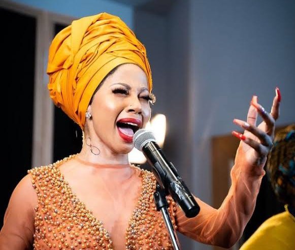 SANewzNetwork's tweet photo. Kelly Khumalo is beautiful. Retweet if you agree. https://t.co/I9ytAiOUUF