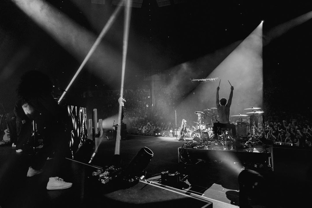 TrenchNotAlone's tweet photo. "[Most bands] don't have fans that take them to different seasons[...] And for you guys to still be here[...] you get what I'm saying"

- Tyler Joseph https://t.co/phxYpS2bq3
