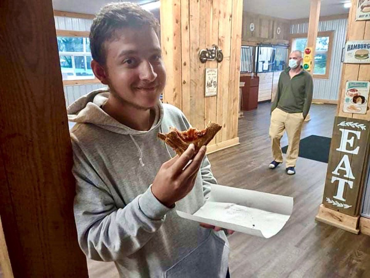 IsaiahHouse's tweet photo. Pizza Party 🍕 at our Chaplin campus! #pizza #rehab #addictiontreatment #mensprogram https://t.co/pZD35juiAE