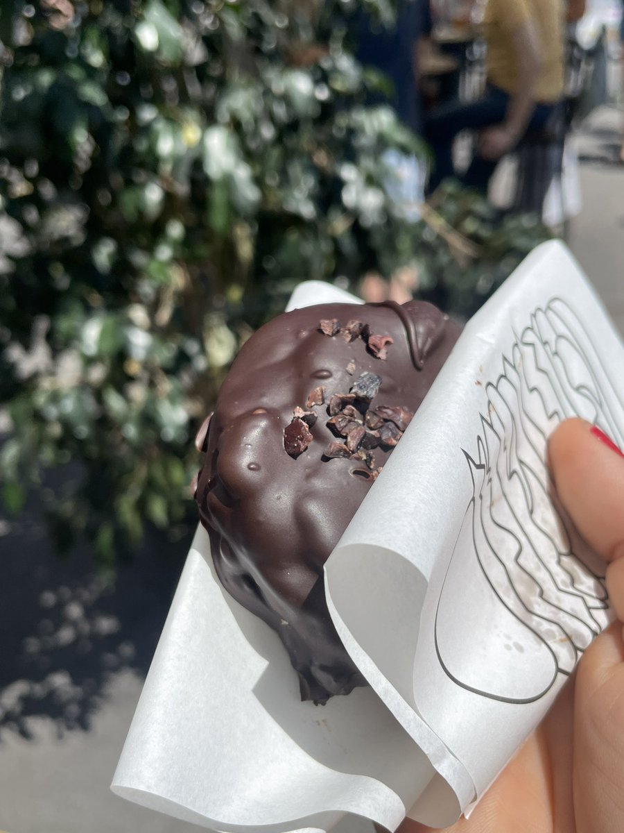 futurorefuerzos's tweet photo. Dos sugerencias si hoy van al #StreetFoodFestival de @garage_gourmet:

1. Volvió el #Estricto, el de Ciudadela, 2.0 y 100% vegano solo para esta ocasión, aprovechen 😌

2. Último día para probar (repetir) #Frontera, el alfajor de ticholo éxito ft. @irenichus🏃

Avisen. https://t.co/8lsRZ2tBSZ