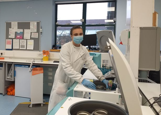 NIPIMS's tweet photo. Great feature on @BelfastLive of #Pathology Grads in #NIreland - 40mill diagnostic tests are carried out here ever year & as part of #PathologyWeek we wanted to raise their profile.Thank you to team at @NHSCTrust helping us tell this story https://t.co/Hpk9ymP5MC #AllTogetherNow https://t.co/NVKLgHGrYp