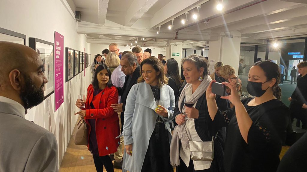 queenofdialysis's tweet photo. Highlights from running the first week of our #survivorslifeunfiltered exhibition @OxoTowerWharf included seeing so many friends, colleagues &amp; healthcare professionals at our launch;having lots of our fab participants visit to see their images &amp;.... Luna the cat😂 @RichardBoothUK https://t.co/5gKNYpgVyd