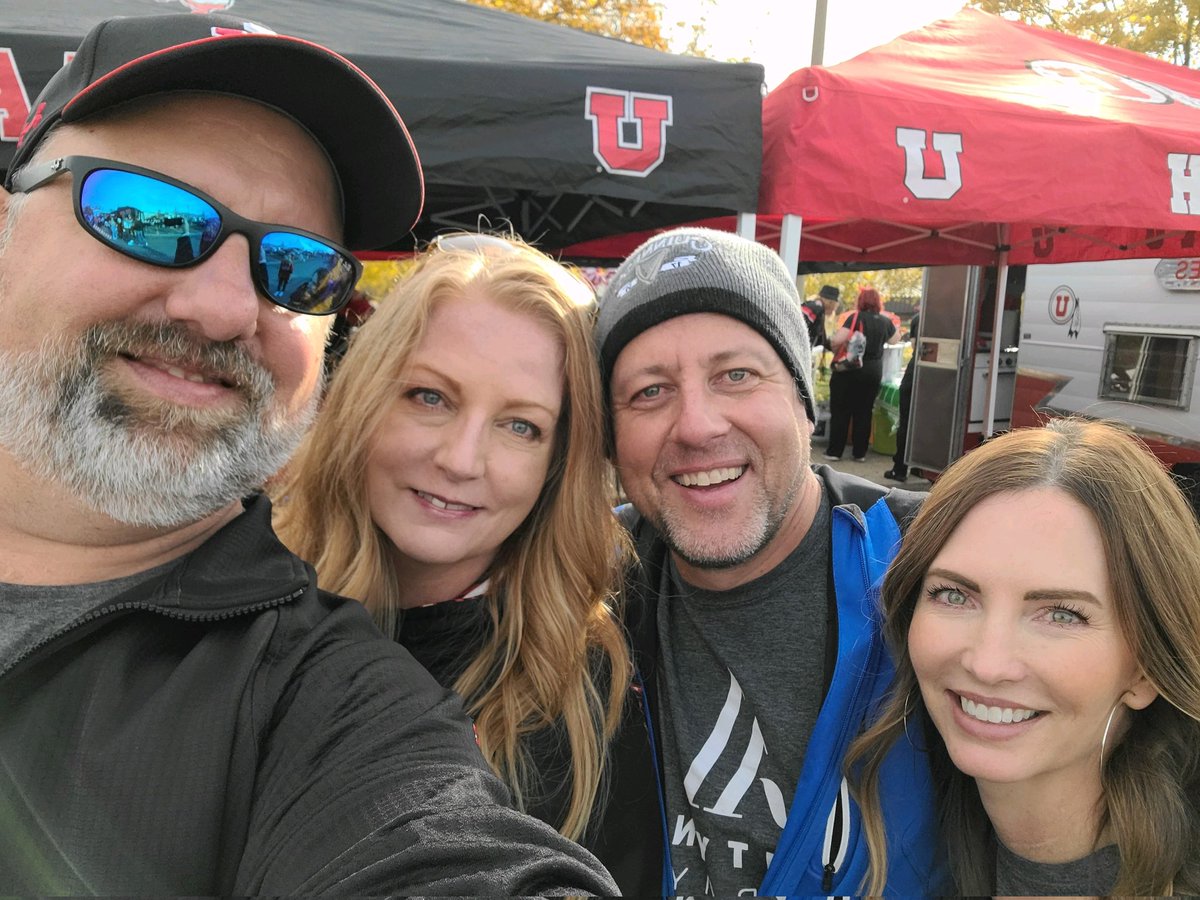 SuzyQzer9's tweet photo. It was great to meet @DrPatP and your beautiful wife Natalie. Can't wait to go to Vegas with you for a game! https://t.co/LtHsQou9kq