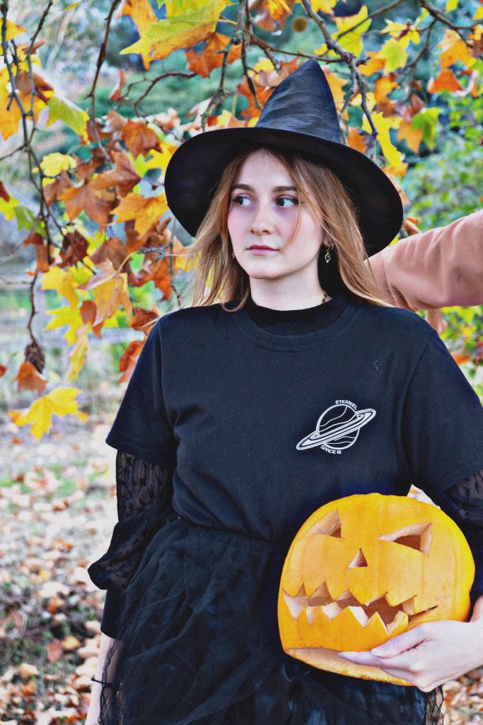 eternel_corp's tweet image. L’équipe ETERNEL vous souhaite un bon halloween 👻🎃