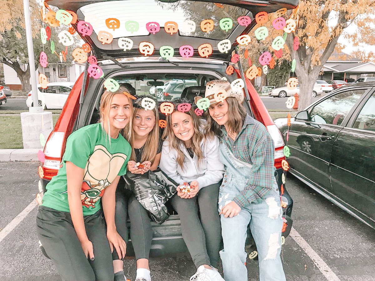 Happy Halloween from the sisters of Beta Sigma! 👻🎃🖤