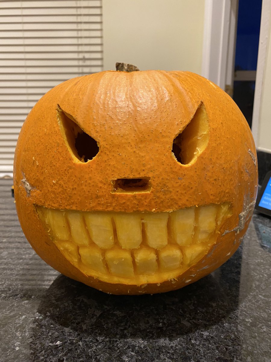 tcauk's tweet photo. Looking at a pumpkin for hours thinking, who does it remind me of. Then I saw @robbeckettcomic on TV. https://t.co/xyabtiZ0LP