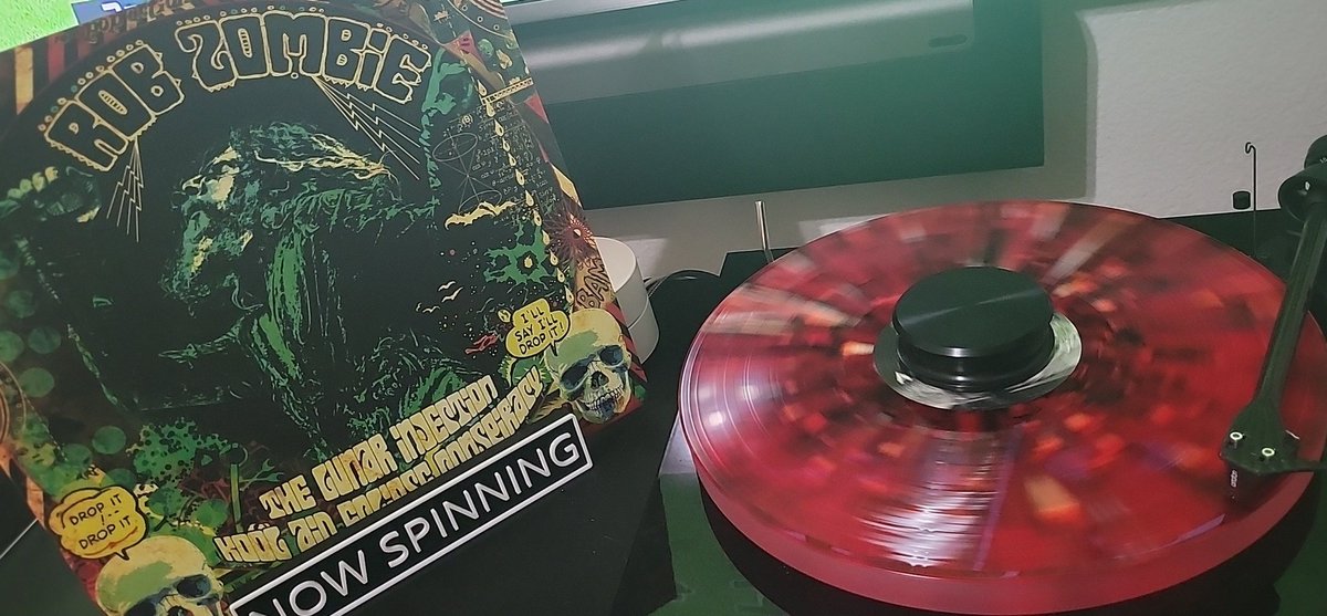 Cass_musicfun's tweet photo. Happy Halloween!! Spin those ghoulish tunes!!
#NowPlaying #Vinylween #vinyl #vinylrecords #vinyljunkie #records #RobZombie https://t.co/CJg7H6FW9i