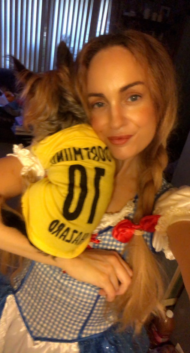 kpmvngfwrd's tweet photo. Happy Halloween @BVB #following the yellow brick road with my #toto @HazardThorgan8 https://t.co/HifBBxNdBu