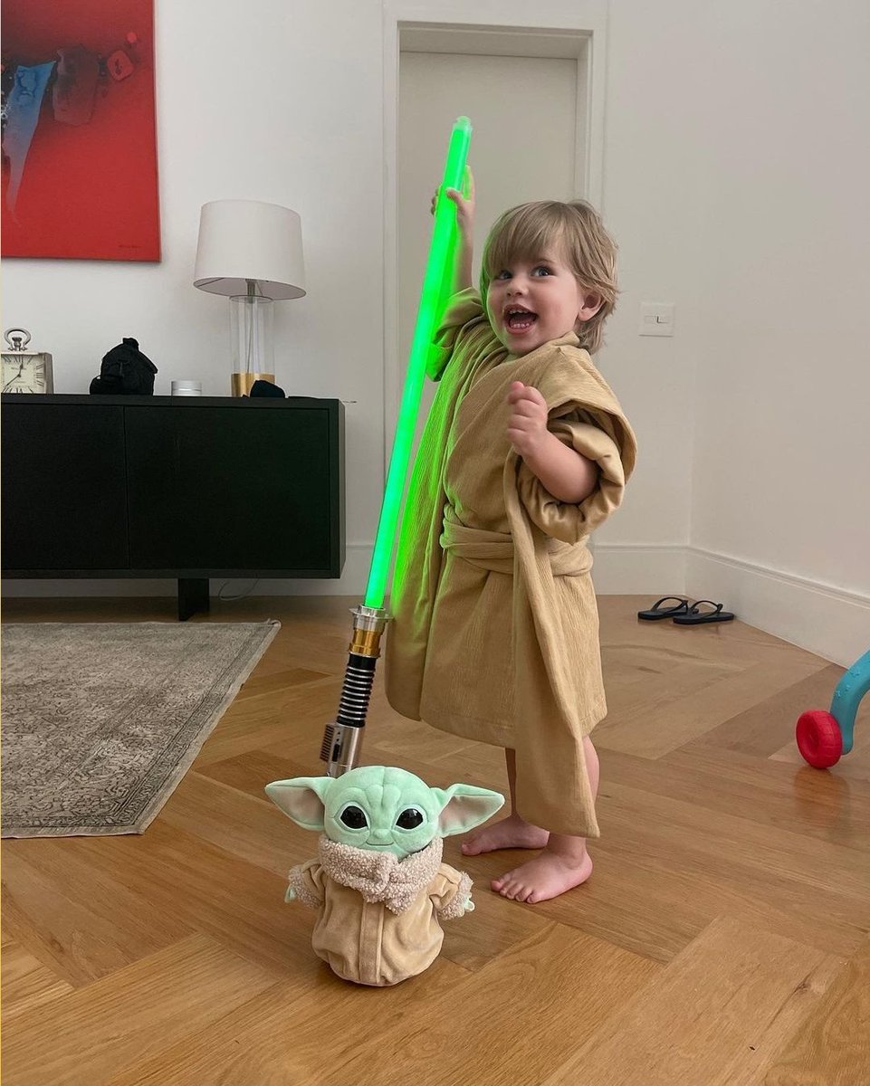 kroosmdrid's tweet photo. O FILHO DA MARI MARIA DE LUKE SKYWALKER https://t.co/iaruNWwZFV