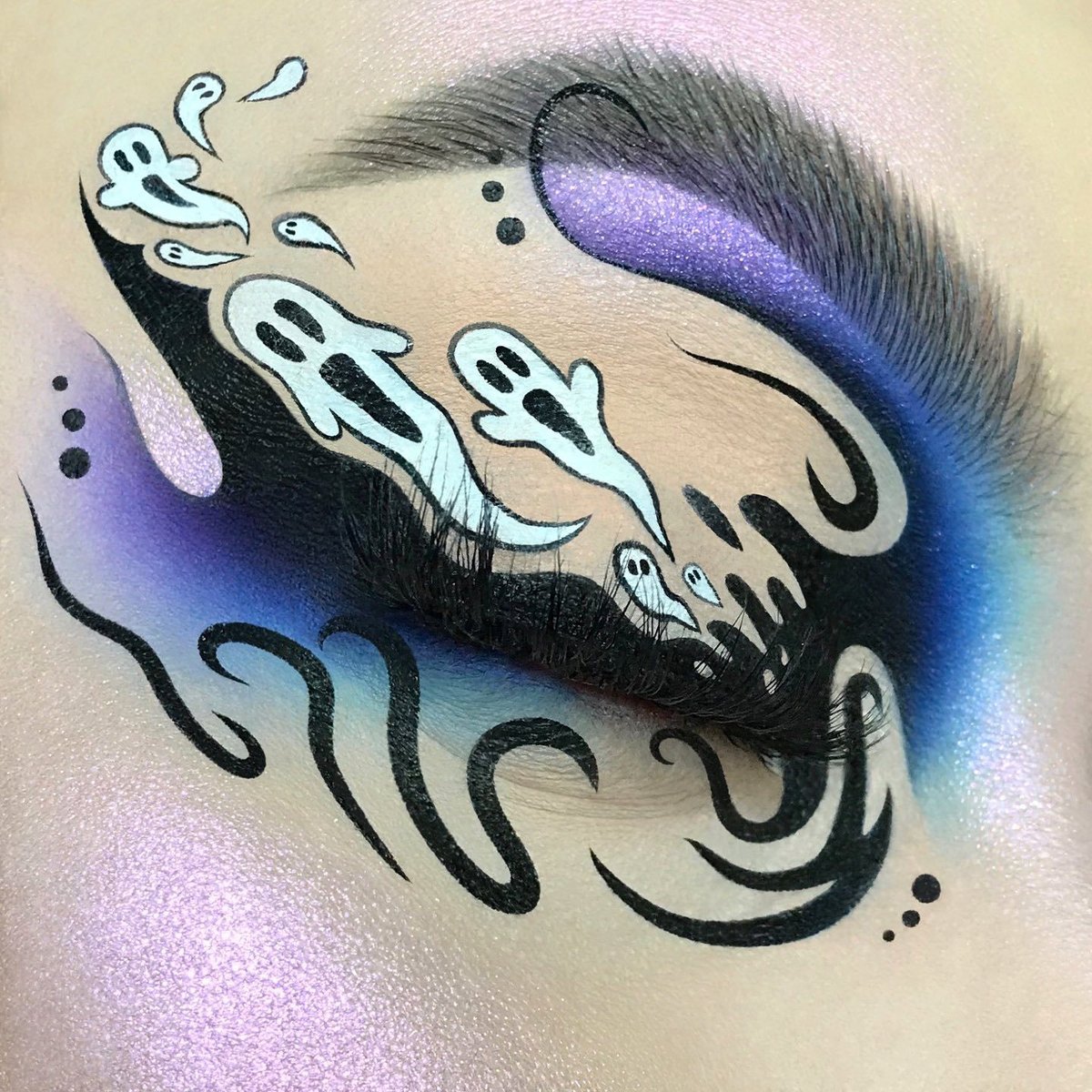 𝒮𝓅𝑜𝑜𝓀𝓎 little ghost bbys 👻👻👻💜wearing crème gel liner in 'exit' &amp; 'prance'

🎃what are your Halloween plans? 🎃

📷: <a href="/robertavixen/">Robertavixen</a>