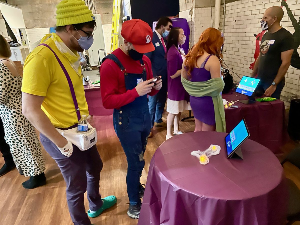 Showing off <a href="/wallacedotdog/">Wallace.dog</a> 's game at the awesome <a href="/bitbridgeindies/">Bit Bridge Indies</a> 2021 Showcase! It was a great night, and I met a lot of cool, talented, and passionate people!

If you haven't played Wallace.dog's demo yet, I'd love if you checked it out!
mrbrownjeremy.itch.io/wdd-plays-at-h…