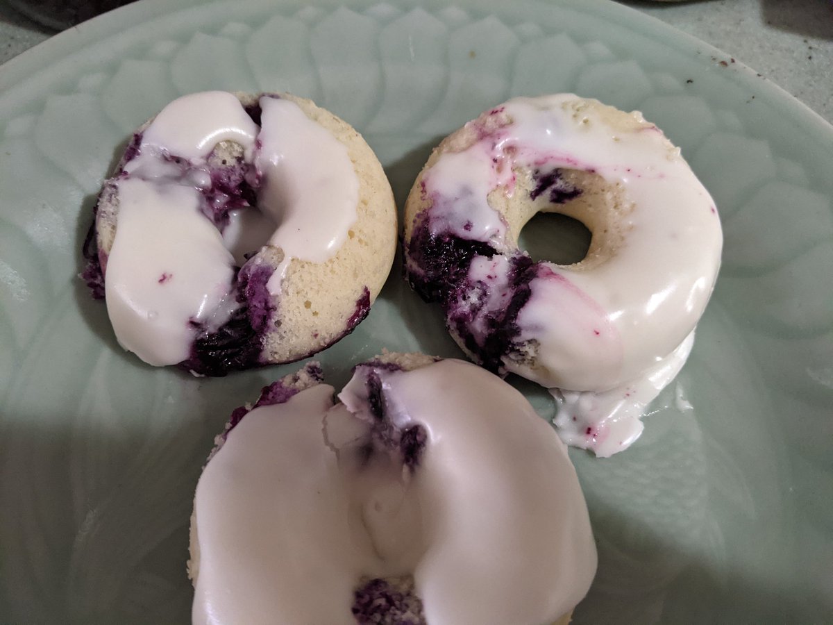 pixiehulagirl's tweet image. Today's adventure in baking..
Lemon blueberry donut
#Donuts #baking #scratchbaking