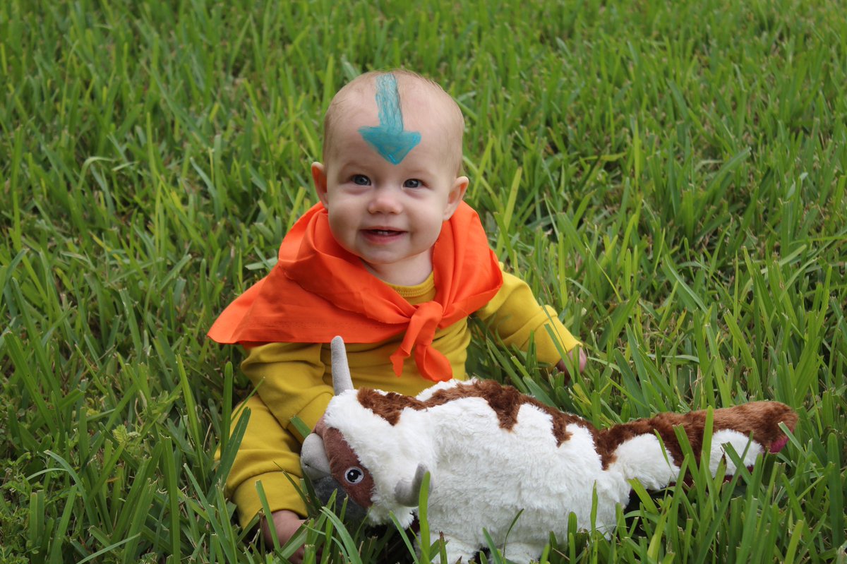 carolineebaker_'s tweet image. “Nobody react to what I’m about to tell you.. but I think that kid might be the avatar!”@janetvarney @dantebasco @dave_filoni @deebradleybaker