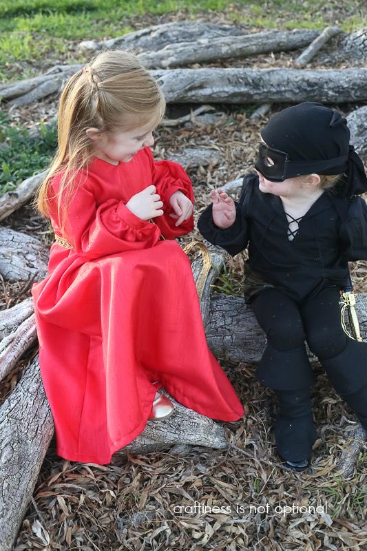 Cary_Elwes's tweet photo. #HappyHalloween to all Princess Briders. Accept no substitute Peanut Buttercups #staysafe ⚔️❤️ https://t.co/UpzbwCl9bV