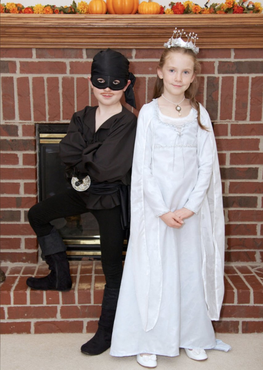 Cary_Elwes's tweet photo. #HappyHalloween to all Princess Briders. Accept no substitute Peanut Buttercups #staysafe ⚔️❤️ https://t.co/UpzbwCl9bV
