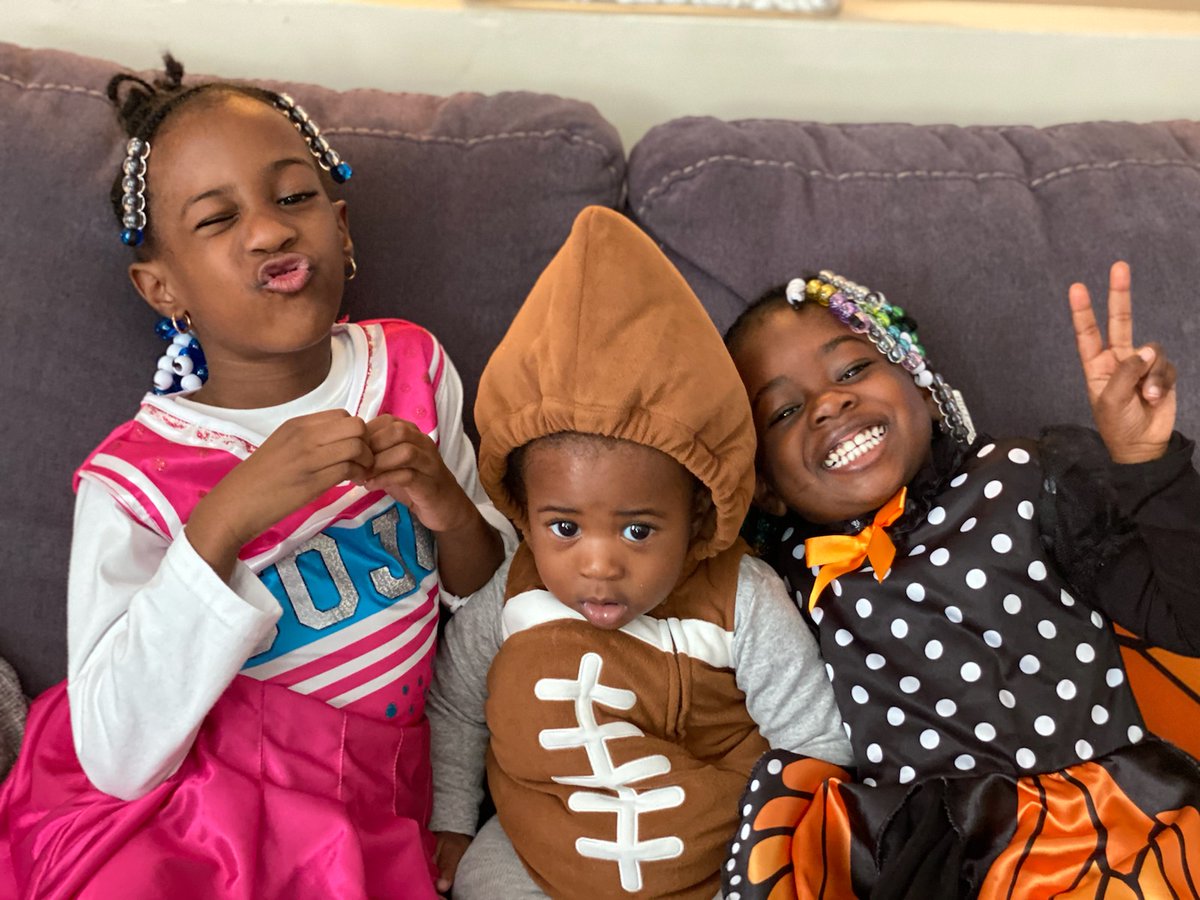 SPYWEBB's tweet photo. My babies #WebbLife https://t.co/7gKHZuCpKf