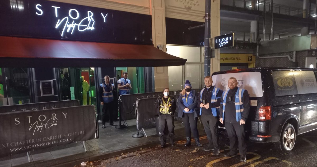 MikeUniSIO's tweet photo. Halloween 🎃 here in #Cardiff & our spooky 👻 @SWPVolunteers will be out all night especially in the City Centre & Cathays!
They’re carrying Water, First Aid ⛑ & 📲 Chargers 🔋
Working with partners @FOR_Cardiff , @CLicensees , @StreetPastorsCF amongst many to #KeepCardiffSafe https://t.co/PvyQLHokSQ