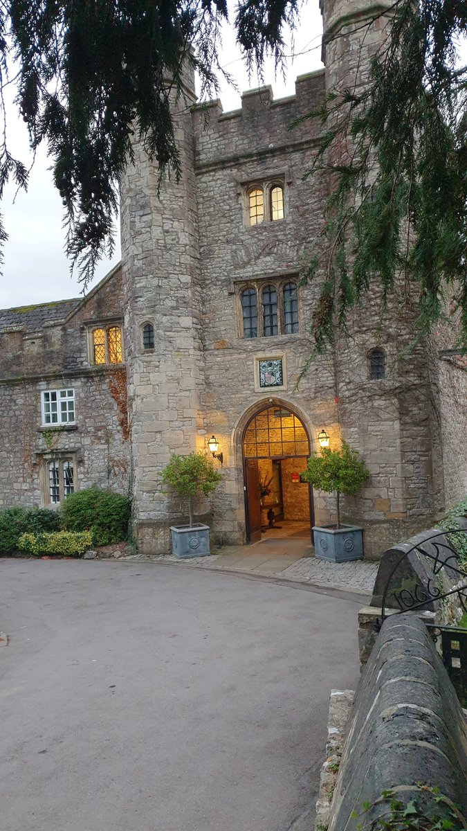 MrsHTeachSPS's tweet photo. @simonkidwell @MrEFinch @RaeSnape @smithsmm @DWearing1972 @f33lthesun @chrisdysonHT @headintothewild @donnygirl22 @CStewart_CS @claredewolff 3 days away filled with peace and tranquility in this lovely hotel. https://t.co/JEv8UbXAqB