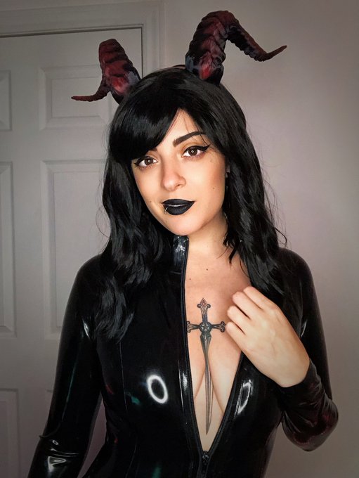 Happy Halloween my spooky cuties 👻 https://t.co/iGfOyJ1KrR