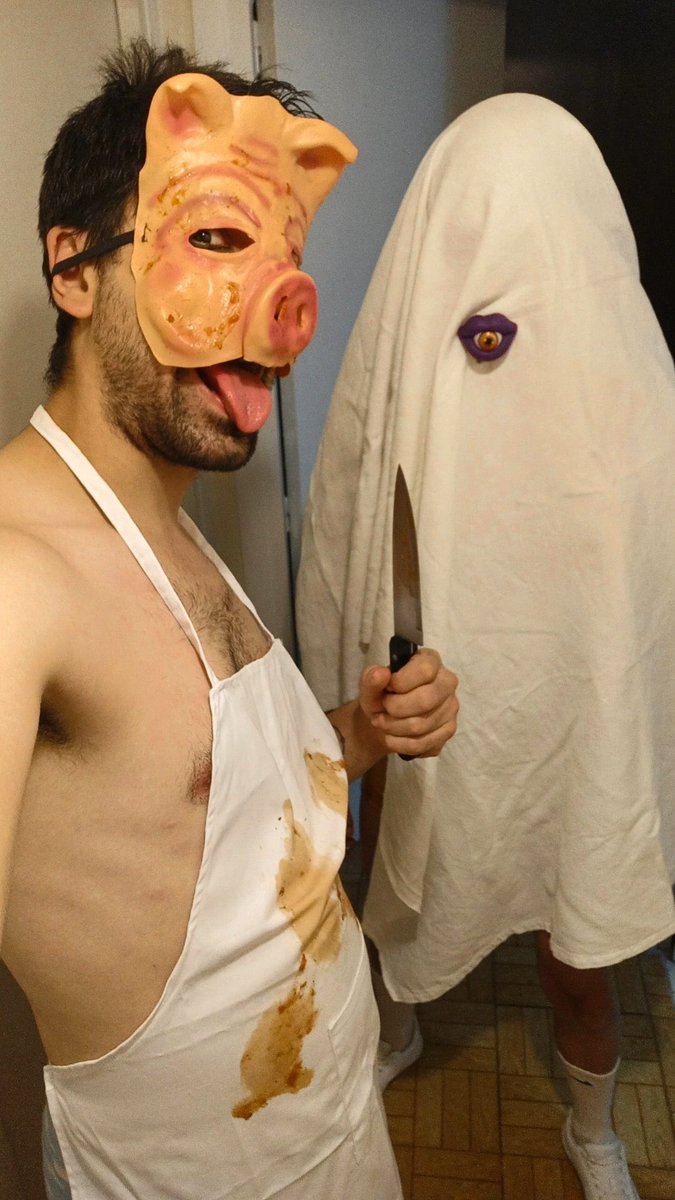 diegoameleven's tweet photo. Y nuestra foto en Halloween 
#ProfessorPig 
#KasaObake
#SetsiGhost https://t.co/2Le3t9WRXz