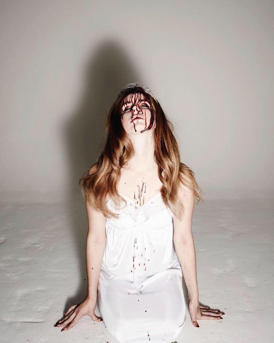 lartdelrey's tweet photo. happy halloween https://t.co/Q3l9xMySzG
